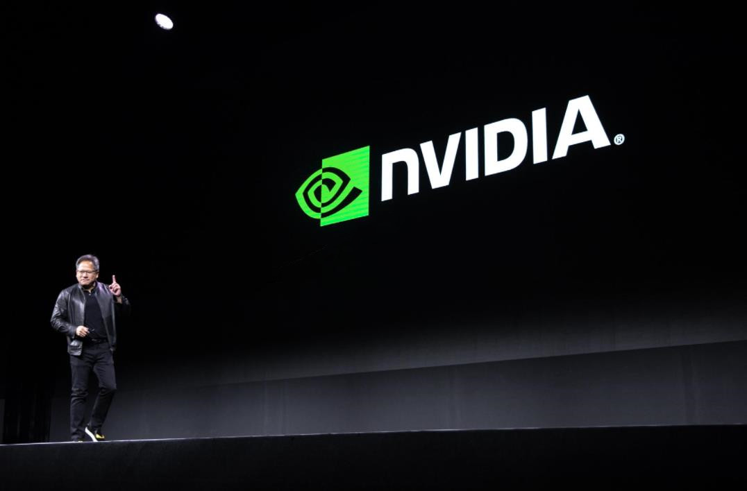 NVIDIA发布AI超算DGX GH200：144TB内存、1.8万核CPU