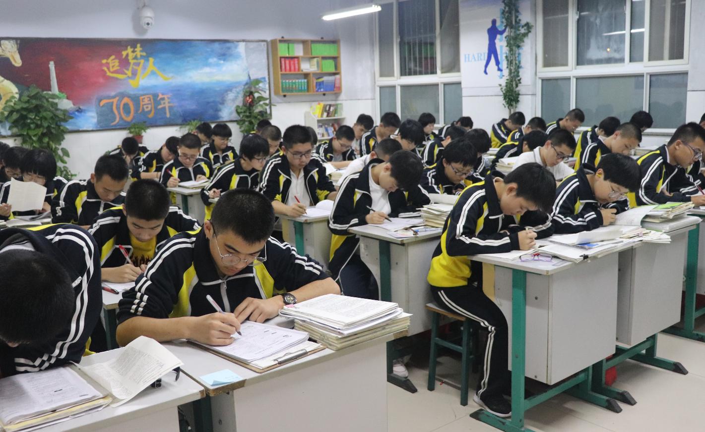 “高考前最后一个晚自习”登热搜