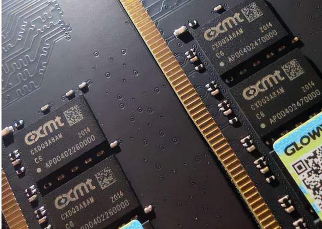 单条1TB内存来了！三星首发32Gb DDR5芯片：40年变大50万倍