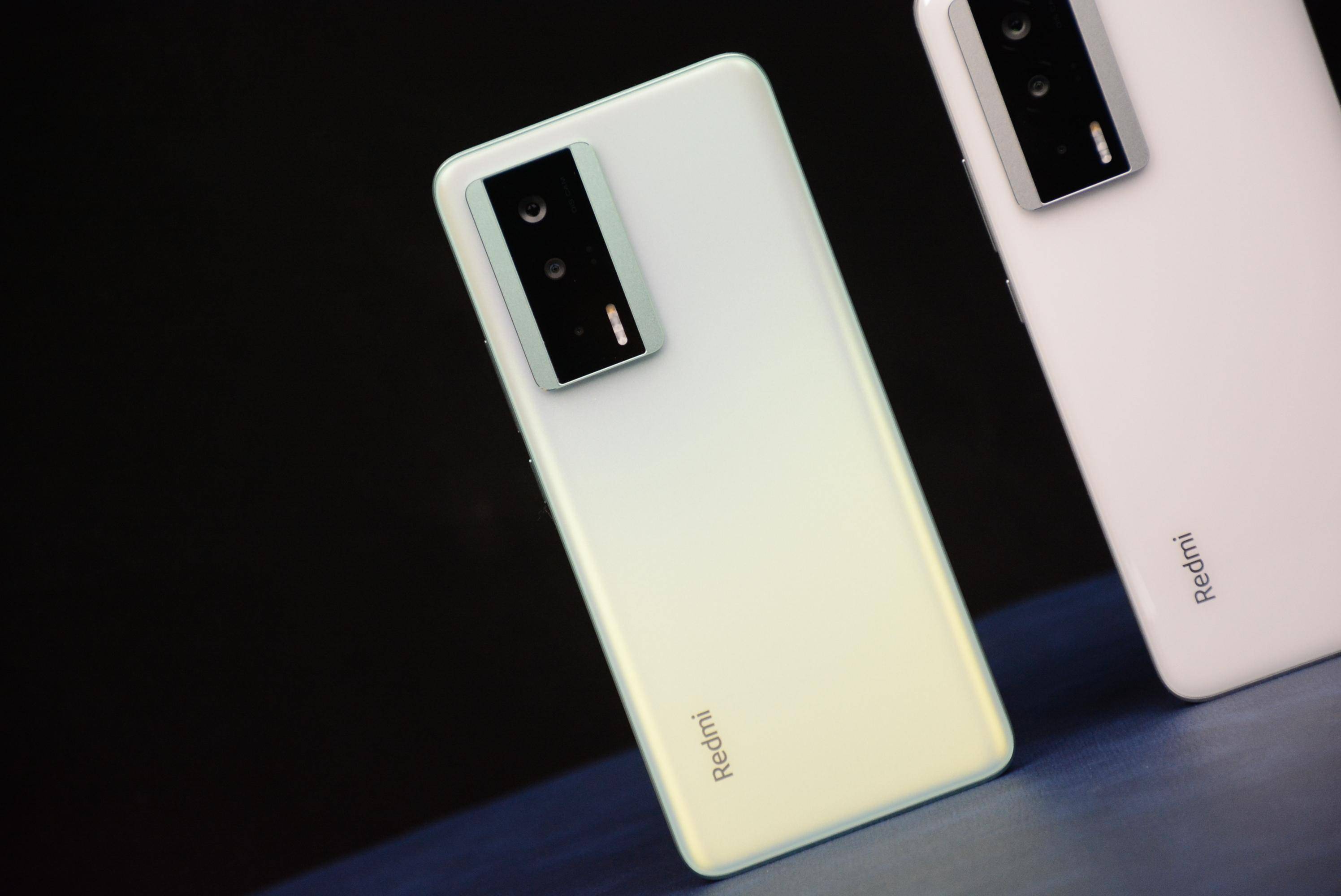 小米 Redmi K60 Pro 手机限时降价 300 元