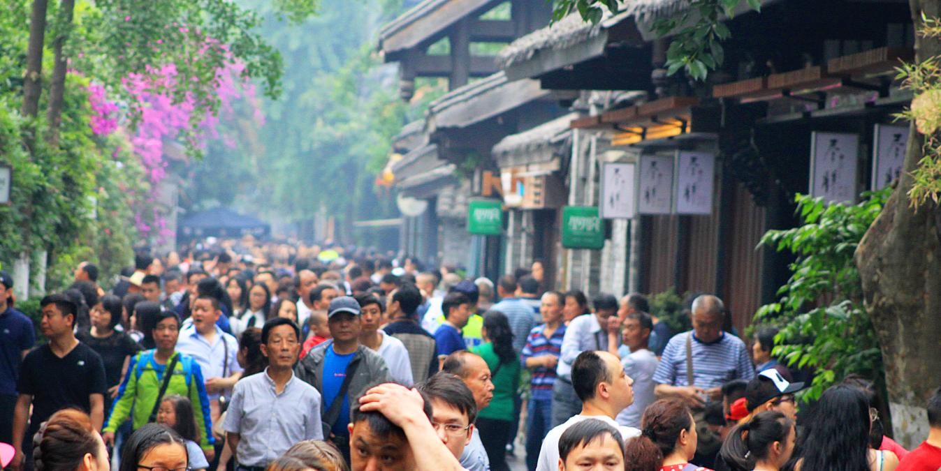 預計240000000人次出遊 五一首日已開啓人擠人模式