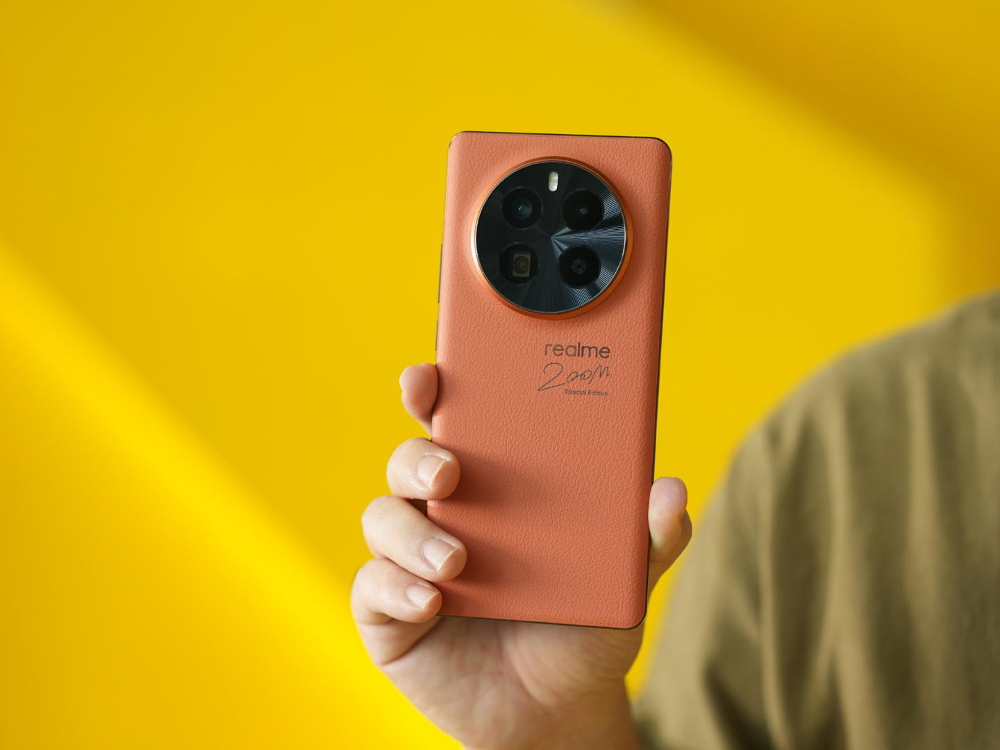 全球僅一臺，只送不賣！realme推出真我GT5 Pro 2億銷量紀念版
